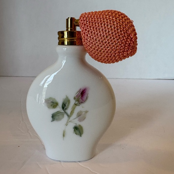 Hand-painted porcelain floral perfume bottle - Picture 3 of 7